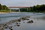 Eine Doppelgarnitur ET 423 als S20 Richtung Pasing am Abend des 11. Juli 2013 auf der Großhesseloher Brücke.