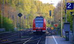 Ein Nachschuss von der Rhein Niers Bahn (RB33) aus Duisburg-Hbf/Heinsberg-Rheinland) nach Aachen-Hbf und hält in Kohlscheid und fährt in Richtung Richterich,Laurensberg,Aachen-West,Aachen-Schanz,Aachen-Hbf. 
Aufgenommen von Bahnsteig 2 in  Kohlscheid.
Bei schönem Frühlingswetter am Abend vom 29.4.2017.