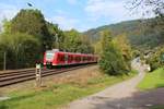 Am 28.09.2017 ist eine S1 nach Osterburken bei Zwingenberg auf dem Weg in Richtung Mosbach.