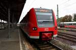 425 509-7 der S-Bahn Mittelelbe (DB Regio Südost) als S 39037 (S1) nach Schönebeck Bad-Salzelmen steht in ihrem Startbahnhof Stendal auf Gleis 5 bereit.