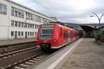 Am 25.10.2017 verlässt 425 262 den Hauptbahnhof Heidelberg als S4 in Richtung Mannheim.