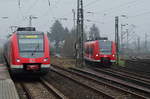 422 577-7 verlässt am 12.01.2018 den S-Bahn-Haltepunkt Düsseldorf-Oberbilk in Richtung Solingen, während der aus dem Abstellbahnhof in Wersten kommende 425 080-9 zum Düsseldorfer Hauptbahnhof fährt