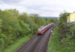 Eine (neue) Fotostelle hat sich bei Merzig ergeben. Da die Bäume gestutzt wurden, ist nun die Sicht auf die Kurve in Richtung Saarbrücken einsehbar. 425 090 und ein 426er im Schlepp sind als RB Merzig - Kaiserlautern unterwegs. Die nachfolgenden Dampfzüge habe ich verpasst. Es schüttete so stark, dass ich die Flucht ergreifen musste. 30.04.2018