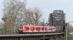 Ein 425 verlässt als RB58 nach Frankfurt Süd die Deutschherrnbrücke. Aufgenommen am 2.4.2018 10:55