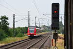 425 009 fährt als S1 nach Stendal durch Zielitz durch, denn an Wochenenden halten hier planmäßig keine Züge. Wochentags enden alle haltenden Züge bis auf 2 auf Gleis 4 und enden hier. Fast ausschließlich Werksarbeiter des Kaliwerkes steigen hier aus und ein.

Zielitz 22.07.2018