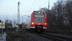 ie Rhein Niers Bahn (RB33) kommt aus Duisburg-Hbf nach Aachen-Hbf und kommt aus Richtung Mönchengladbach-Hbf,Rheydt-Hbf,Wickrath,Beckrath,Herrath und hält gleich in Erkelenz und fährt dann weiter in Richtung Baal,Hückelhoven-Baal,Brachelen,Lindern,Süggerath,Geilenkirchen,Frelenberg,Zweibrüggen,Übach-Palenberg,Rimburg,Finkenrath,Hofstadt,Herzogenrath, Kohlscheid,Richterich,Laurensberg,Aachen-West,Aachen-Schanz,Aachen-Hbf. 
Aufgenommen von der Mühlenstraße in Erkelenz.
Am Nachmittag vom 8.1.2019.