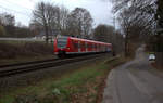 Die Rhein Niers Bahn (RB33) aus Aachen-Hbf nach Heinsberg-Rheinand-Duisburg-Hbf kommt aus Richtung Aachen-West,Laurensberg,Richterich,Kohlscheid,Herzogenrath und durch Worm in Richtung Hofstadt,Finkenrath,Rimburg-Übach-Palenberg, Zweibrüggen,Frelenberg,Geilenkirchen,Süggerath,Lindern,Brachelen,Hückelhoven-Baal,Baal,Erkelenz,Herrath,Beckrath,Wickrath.
Aufgenommen von der Grenzstraße in Herzogenrath,Worm.
Bei  Sonne und Regenwolken am Nachmittag vom 28.2.2019.