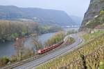 DB Regio 425 116/616 und 425 094/594 als RE 8 (11467)  Rhein-Erft-Express  Bonn-Beuel - Koblenz Hbf (Leutesdorf, 12.04.18).