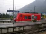 Ein 425 verlsst Garmisch-Partenkirchen am 18.8.03 nach Mittenwald.Nach einem krfitigen Regenschauer ist hier wieder alles wie neu.
