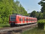 Ein S1 Zug geführt vom 425 210/Heidelberg ist mit einem zweiten Zug nach Homburg(Saar)Hbf in Neckargerach bei der Einfahrt in den Bahnhof zusehen. 2.Juni 2020