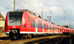 Am 02. März 2002 standen im Bahnhof Freilassing die Triebzüge 425 047und 425 047.