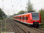 Ausfahrt 425 559-2 laut Fahrtrichtungsanzeiger als RB 33 nach Aachen aus dem Bahnhof Geilenkirchen.