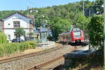 Nachschuß auf den nach Osterburken fahrenden 425 761 der hier Auerbach bei Mosbach verlässt. 9.8.2022