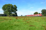 Ein Unbekannter  Quietschie  der Baureihe 425 fährt als RB 80 in Richtung Treuchtlingen. Hier kurz nach dem Haltepunkt Weidelbach/Triesdorf aufgenommen am 23.09.2022