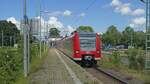 425 087 steht mit einem weiteren Triebwagen als S1 nach Minden (Westf.) im Startbahnhof Haste.