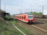 425 025-4 als RB42 nach Essen Hbf kurz vor halt im Bf Recklinghausen Sd. 25.4.08