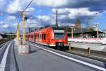 Am 28.08.09 steht der 425 018-9 als RE 25123 nach Frankfurt/M Hbf in Gieen
auf Gleis 4 abfahrbereit und wartet auf das Abfahrtszeichen.