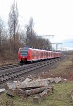 Diese Doppeleinheit aus 425 607-9 und 425 597-2 sind als RB33 nach Koblenz  am Samstagnachmittag dem 20.3.2010 unterwegs.