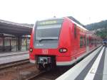 425 750(425 250) am 21.7.05 als RE 4811 von Mannheim nach Heilbronn beim Halt in Eberbach.