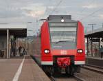 Aus dem Archiv: 425 033-8 und 425 ***-* als RB48 nach Kln bei der Einfahrt in Wuppertal-Vohwinkel, 27.3.10