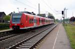 Soeben ist die RB33 in Form des 425 083-3 in den Bahnhof Lindern eingefahren, nach einem kurzen Halt geht es weiter nach Baal.