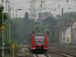 Solingen, 1.06.2010. 425-099-9 als ein Zug der Linie RB48 erreicht Solingen Hbf.