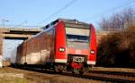 Der Triebwagen 425 095-7 RE 8 an Brcke der L 116 bei Grevenbroich.