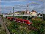 Das lange Warten der Bahnfotografen am 28.05.2011 auf der Fugngerbrcke in Saarbrcken wurde mit der Vorbeifahrt des Triebzuges 425 134-4 belohnt.