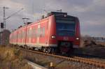 5.12.2011 der Triebwagen 425 591-5 fhrt einen Zug der Linie RE 8 nach Koblenz, der Zug ist hier kurz hinter Gubbertath in der Kurve am ehemaligen Bahnbergang zu sehen.