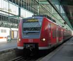 425 814-1 bei der Einfahrt in den Stuttgarter Kopfbahnhof. (26.09.12)