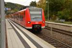 RE 1 nach Stuttgart bei der Durchfahrt von Neckargerach. 13.10.2012