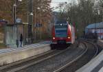 Gerade fhrt der vom 425 231-8 gefhrte S1 Zug in Binau ein.... spter flgelt sich der Zug und ein Teil fhrt nach Homburg Saar und der andere nach Kaiserlautern.29.12.2012