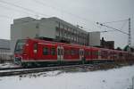 425 209-4 ist als S2 im Groraum Mannheim unterwegs und fhrt hier an einem alten Siemens Gebude vorbei.  (09.12.2012)