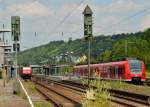 Whrend auf Gleis 1 die 146 212-6 mit ihrer RB nach Ulm steht, fhrt auf Gleis 3 gerade der 425 722-6 als S2 nach Kaiserslautern Hbf in Neckarelz ein.