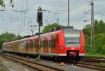 RE 8 geführt vom 425 601-2 nach Koblenz in Grevenbroich bei der Einfahrt. Sonntagmittag den 27.4.2014