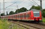 RE8-Zug nach Koblenz bei der Ausfahrt aus dem Rheydter Hbf, geführt wird der Zug vom 425 528-7 und 425 108 hängt hinten an.