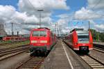 Ausfahrt am 24.05.2014 von 425 239-1 in Ludwigshafen (Rhein) Hbf, als sie an 111 026-1 und 111 041-0 vorbei fuhr.