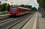 Gerade ist der 425 074-2 in Anrath an den Bahnsteig herangefahren auf seinem Weg nach Duisburg Hbf als RB33.