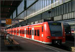 Triebzug, im Licht der Sonne -

Stuttgart Hauptbahnhof, 09.10.2005 (M)