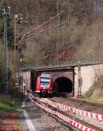 Ivie´s Sonntagsbild - 425 136 verläßt als RB Trier - Homburg gerade den Mettlacher Tunnel und gleich gibt es einen Planhalt in Besseringen.