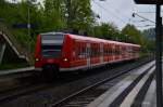 Abfahrt des 425 610-3 als S1 nach Homburg Saar aus Neckargerach am 1.5.2015.



