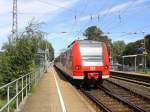 Die Rhein Niers Bahn (RB33) von Kohlscheid nach Heinsberg(Rheinland)Duisburg-Hbf) steht in Kohlscheid.