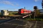 Aus Krefeld Uerdingen kommt der 425 557 als RB 33 durch Anrath nach Aachen gefahren am Samstag den 21.11.2015