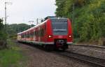 Nur noch zwei Gleise aber zwei zweigleisige Bahnstrecken. Der Rückbauwahn von DB Netze hat auch hier in Saarbrücken seine Spuren hinterlassen, denn hier gab es mal vier Gleise und mehrere Weichen. nach einigen hundert Metern wird das Nadelöhr aber wieder breiter und bis Saarbrücken Ost führen 3 Durchfahrgleise und ein Stumpfgleis.
In Saarbrücken Ost trennen sich die Strecken nach Saargemünd (F) und Homburg - Kaiserslautern - Mannheim. 425 134 hat gerade als RE Trier - Kaiserslautern den Saarbrücker Hauptbahnhof verlassen. Bahnstrecke 3230 Saarbrücken Homburg beim Stadtteil Am Homburg. 29.09.2013