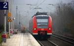 Die Rhein Niers Bahn (RB33) aus Aachen-Hbf nach Mönchengladbach-Hbf  und kommt aus Richtung