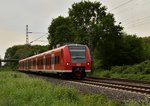 425 573-3 als Umleiter RE11 nach Hamm Westfalen,  hier ist der Zug der ungewöhnlicherweise als Halbzug fährt  in Kleinenbroich an der westlichen Einfahrt zu sehen.