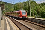 Quitschie 425 620-2 bei der Durchfahrt in Neckargerach,   der Zug ist auf dem Weg nach Mannheim.