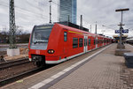 425 268-0 steht am 28.3.2016 als RE 12321 (Mannheim Hbf - Bad Friedrichshall Hbf - Heilbronn Hbf), abfahrbereit in Mannheim Hbf.