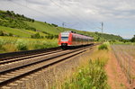RB44 zwischen den Reben, hier ist der Zug zwischen Nackenheim und Nierstein am Samstag den 18.6.2016 zu sehen.