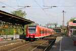 425 063 erreicht soeben den Bahnhof Oberhausen-Sterkrade.